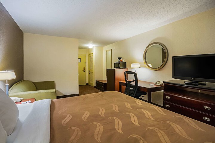 1 King Bed (9 of 9)