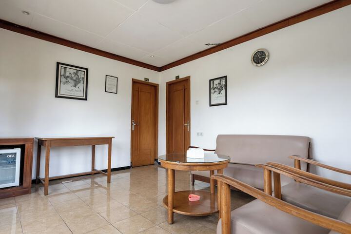 Room 33 of 80