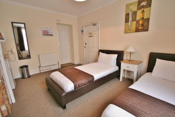 Room 6 of 34