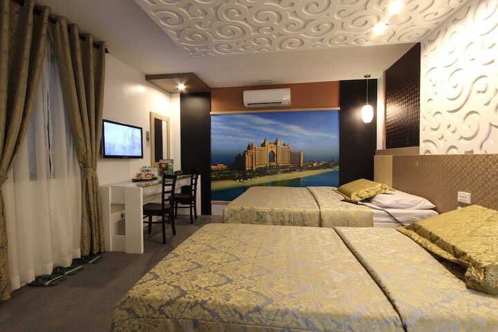 Room 27 of 40
