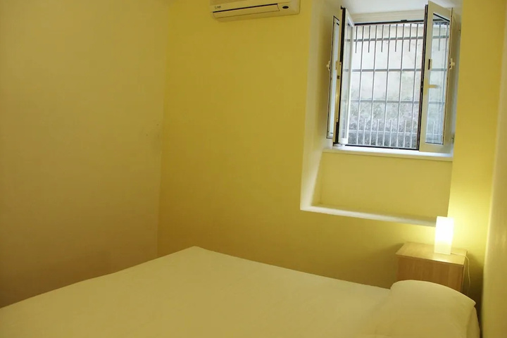 Room 6 of 15