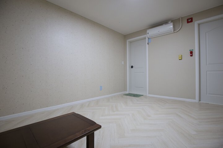 Room 15 of 53