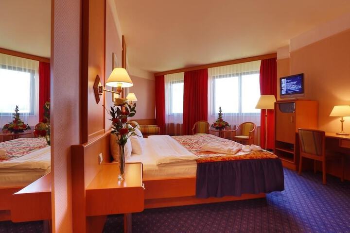 Room 5 of 81