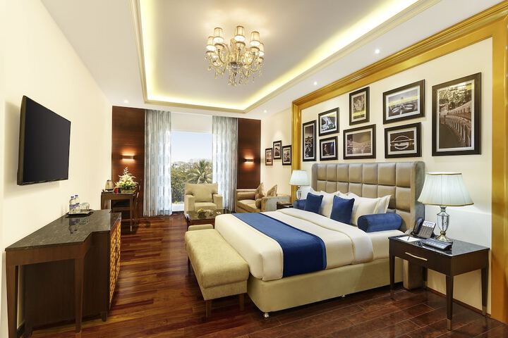 Room 15 of 33