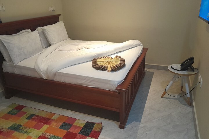 Room 6 of 65