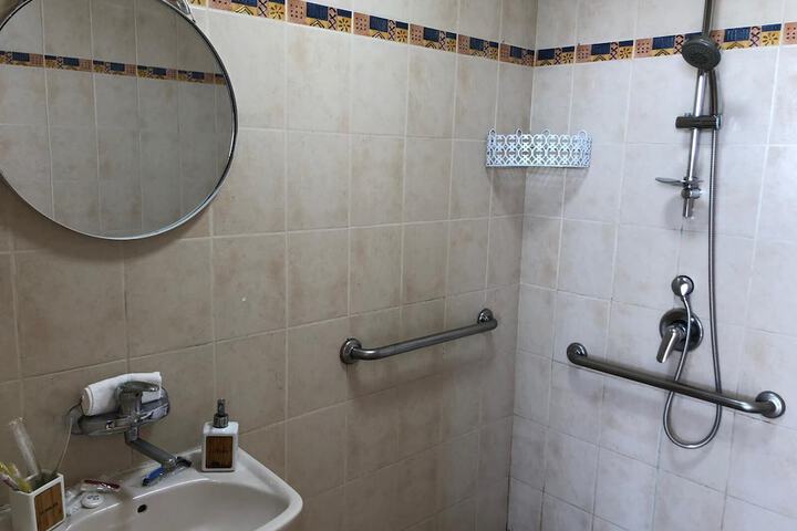 Room 125 of 140