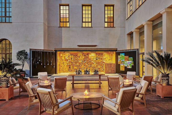 Entrance & Lobby