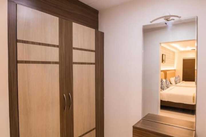 Room 17 of 42