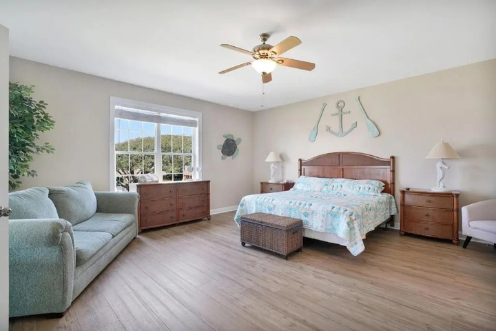 Room 2 of 28