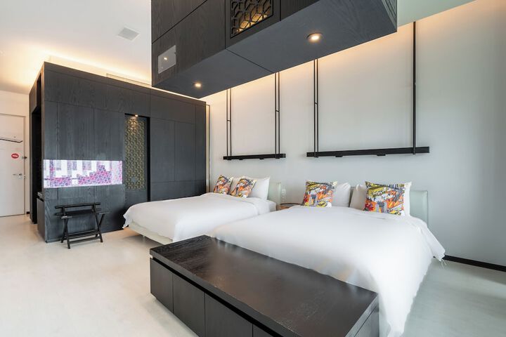 Room 34 of 93