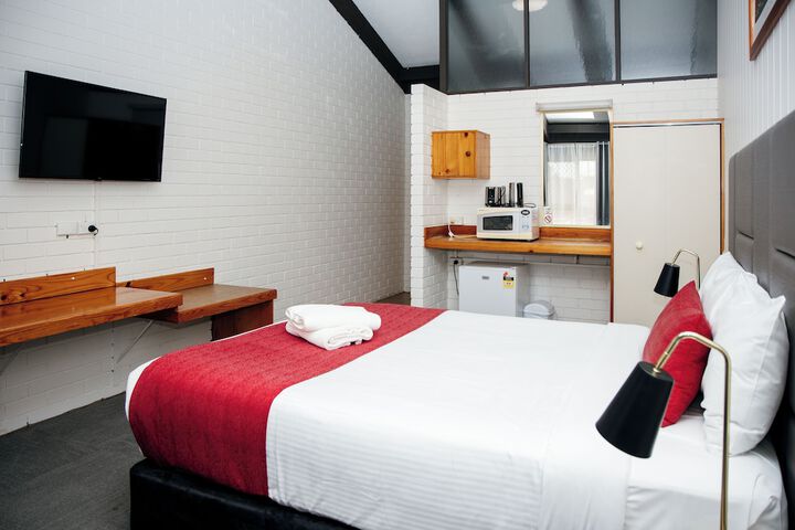 Room 8 of 33