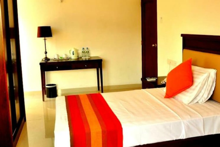 Room 4 of 18