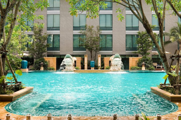 Hotel Pool