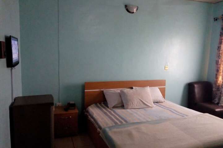 Room 2 of 17