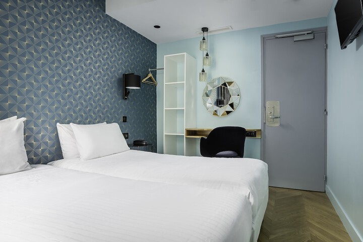 Room 16 of 33