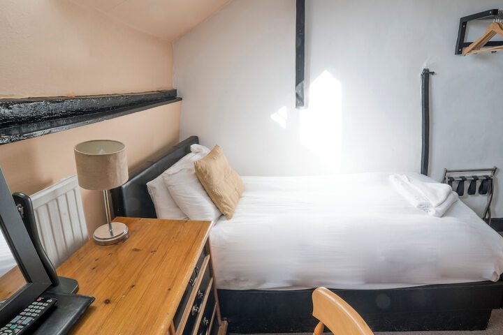 Room 15 of 33