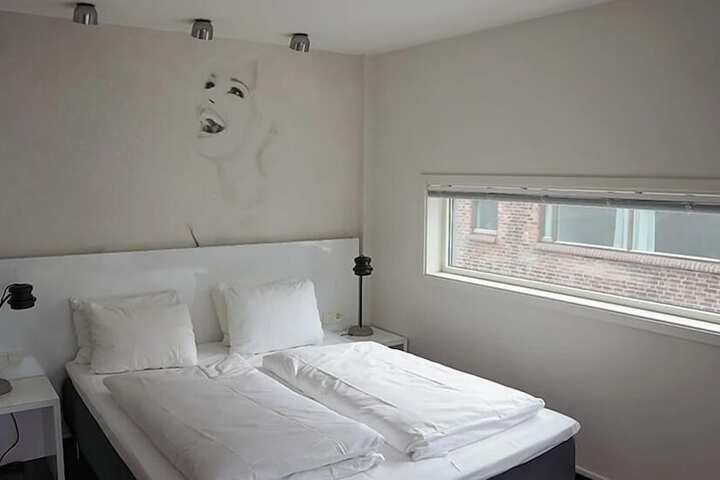 Room 9 of 23