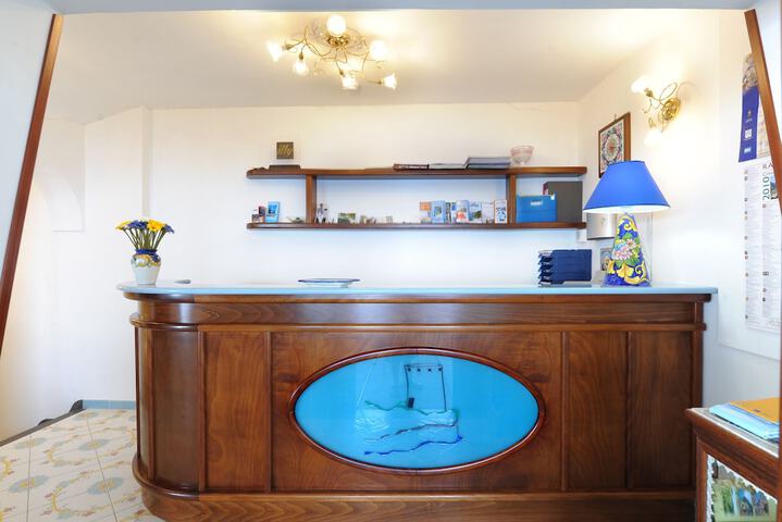 Concierge desk