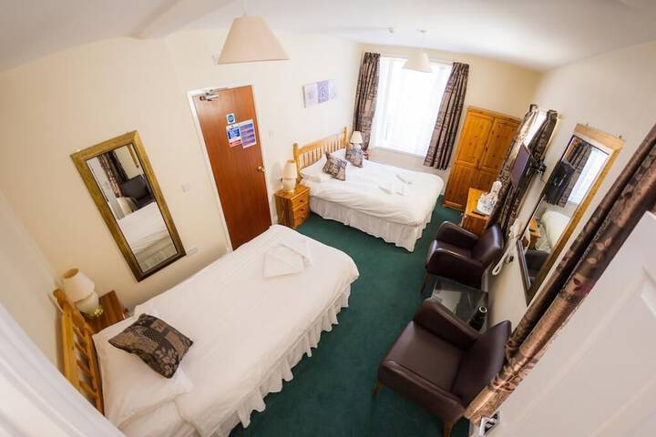 Room 18 of 33