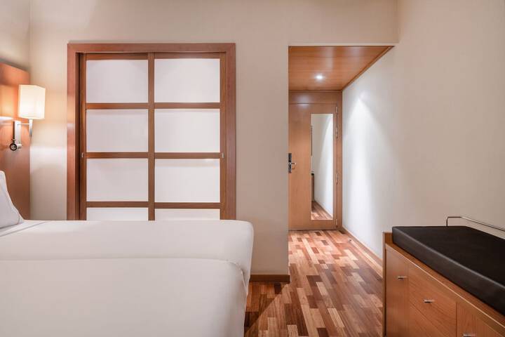 Room 28 of 65