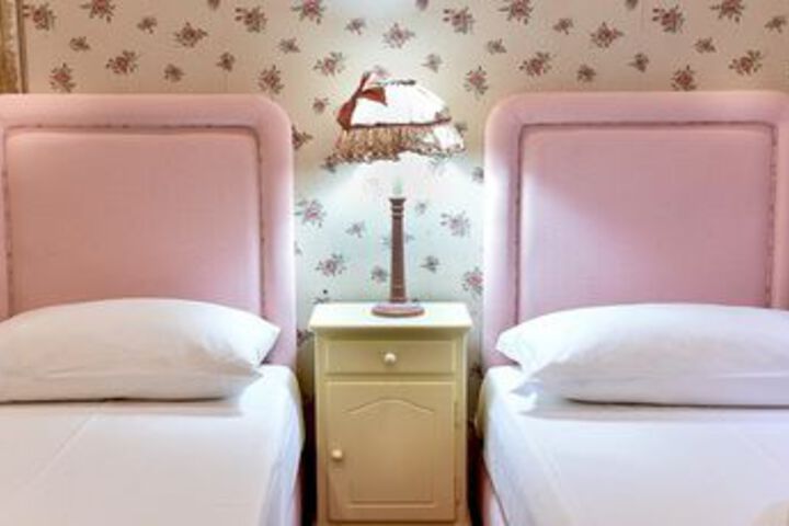 Room 49 of 196