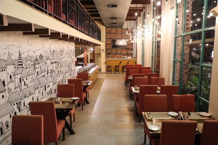 Dining 23 of 35