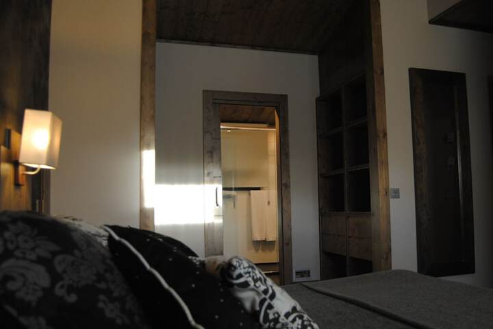 Room 16 of 76