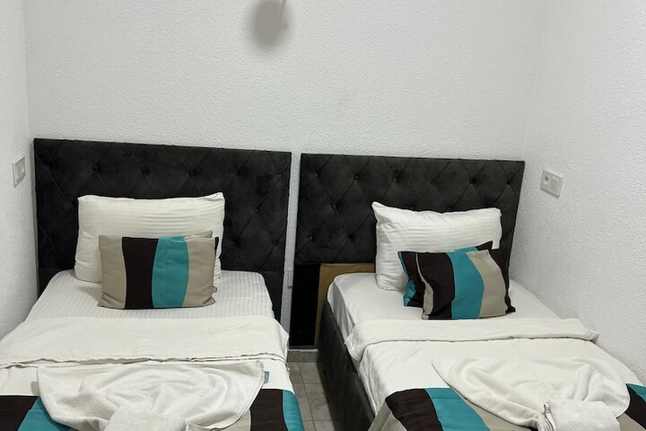 Room 14 of 35