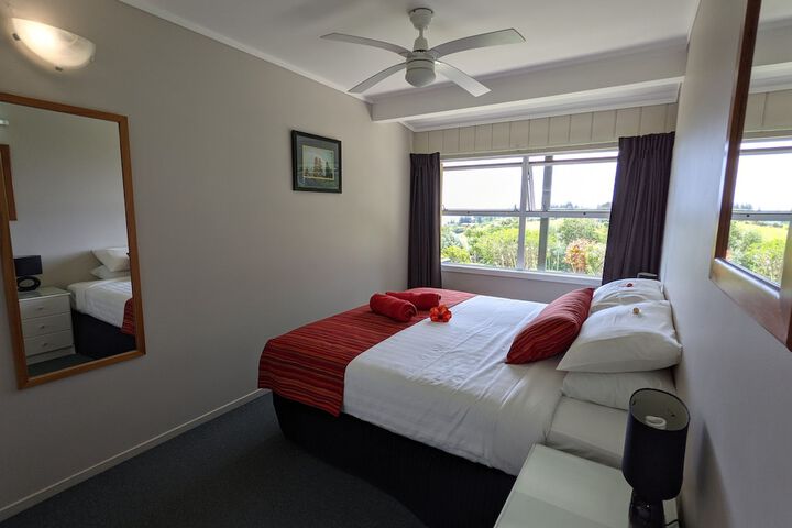 Room 2 of 32