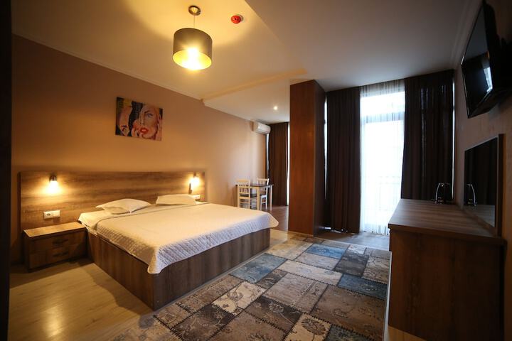 Room 27 of 48
