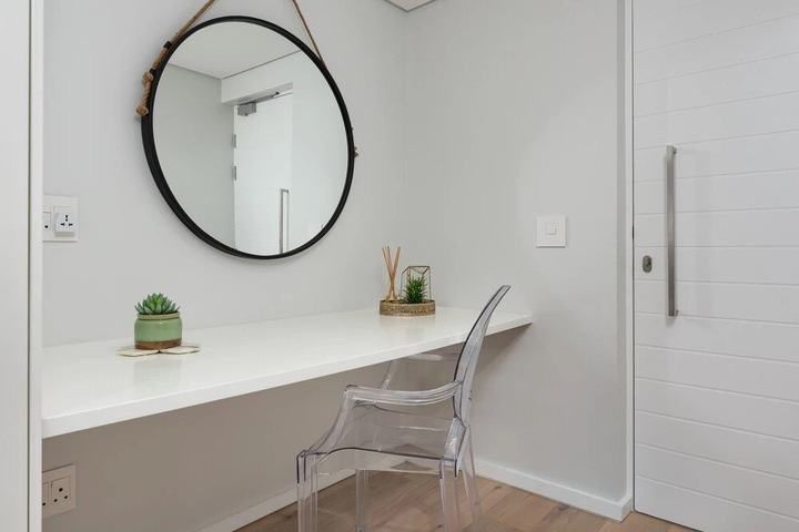 Room 8 of 14