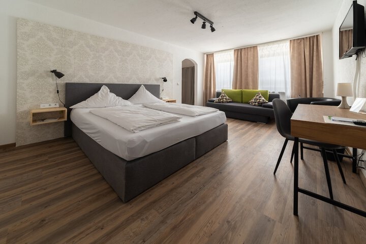 Room 18 of 50