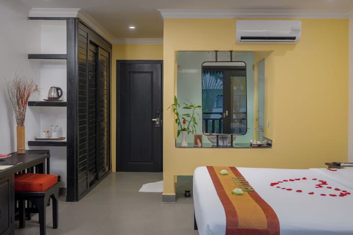 Room 16 of 76
