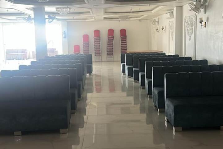 Ballroom/Hall 32 of 36