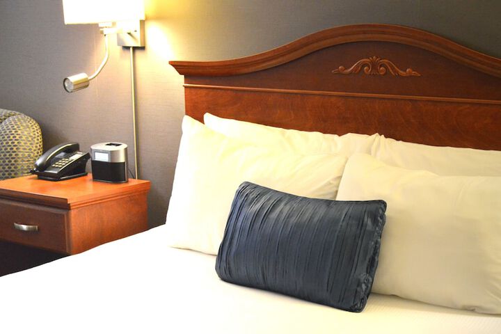 Room 5 of 48