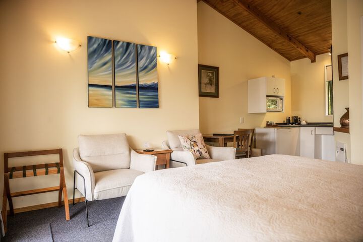Room 4 of 25