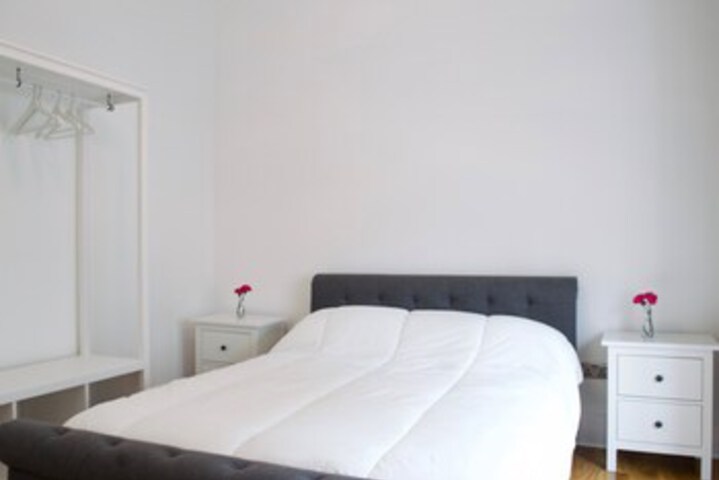 Room 7 of 10