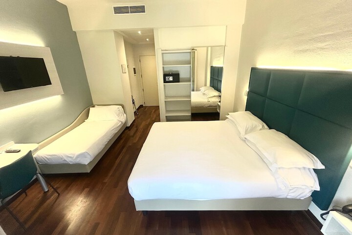Room 8 of 29
