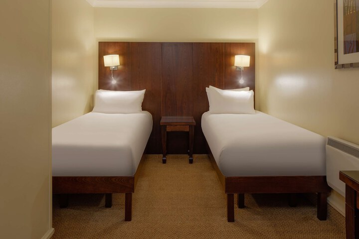 Room 34 of 204