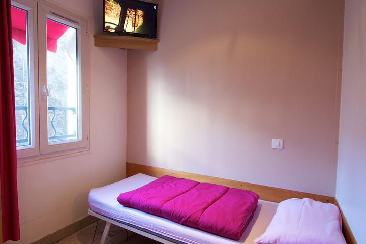 Room 5 of 38