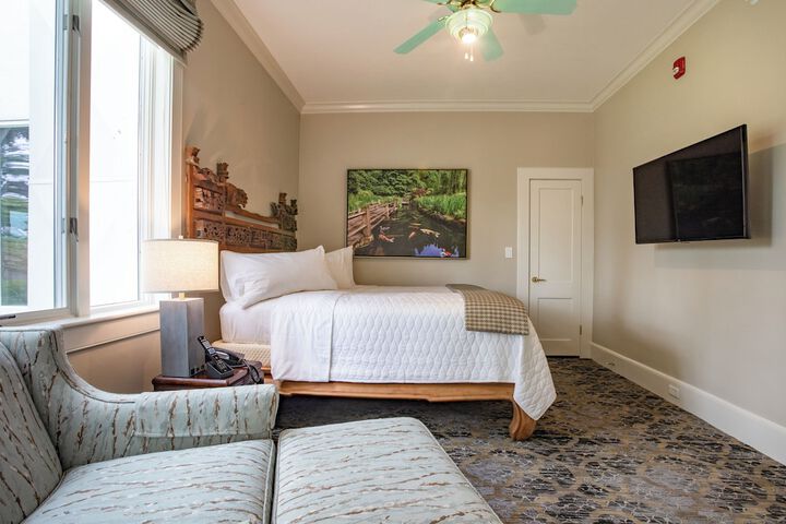 Room 6 of 27