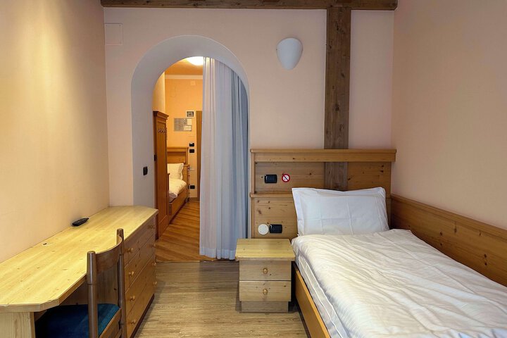 Room 16 of 107