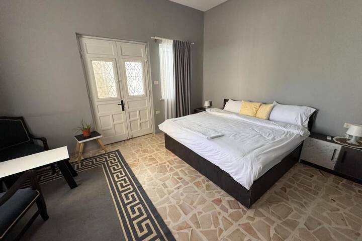 Room 6 of 32