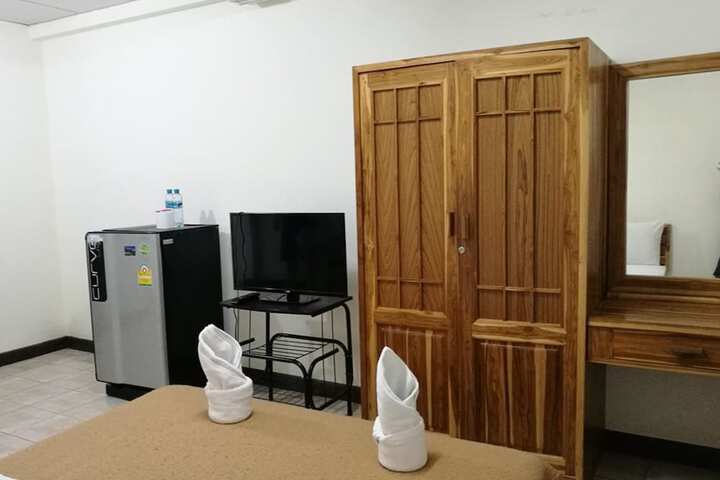 Room 15 of 28