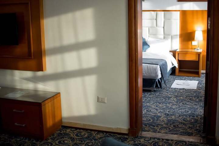 Room 10 of 50