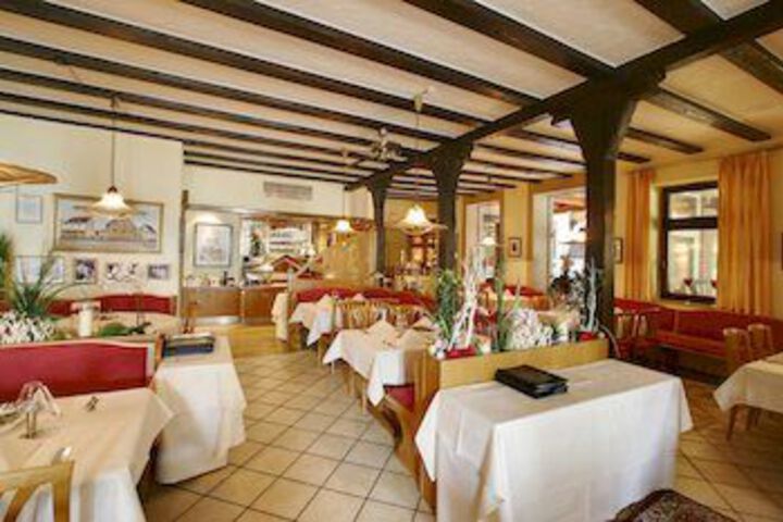 Dining 56 of 60