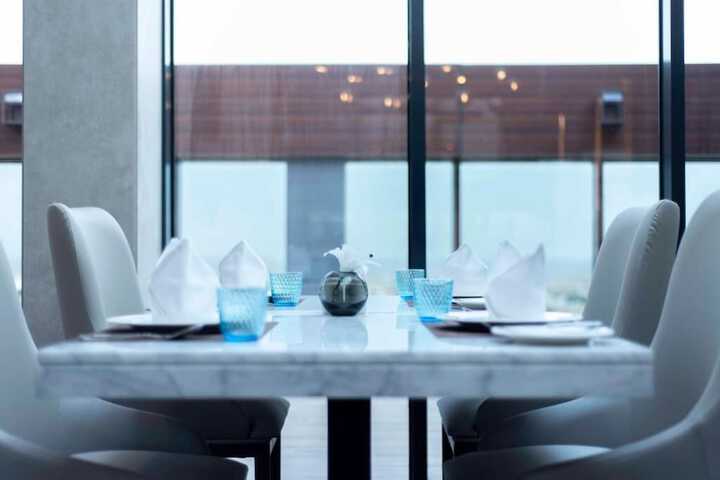 Dining 18 of 25