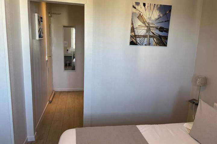 Room 3 of 48