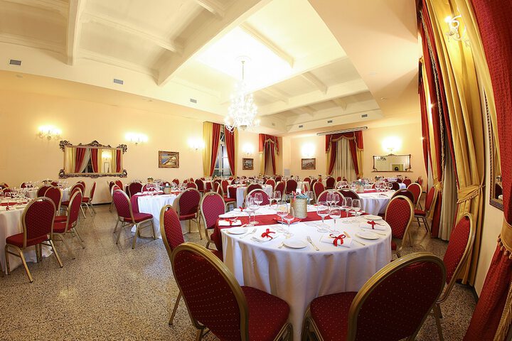Ballroom/Hall 43 of 53