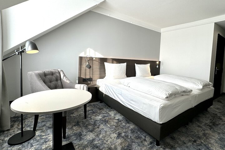 Room 9 of 30